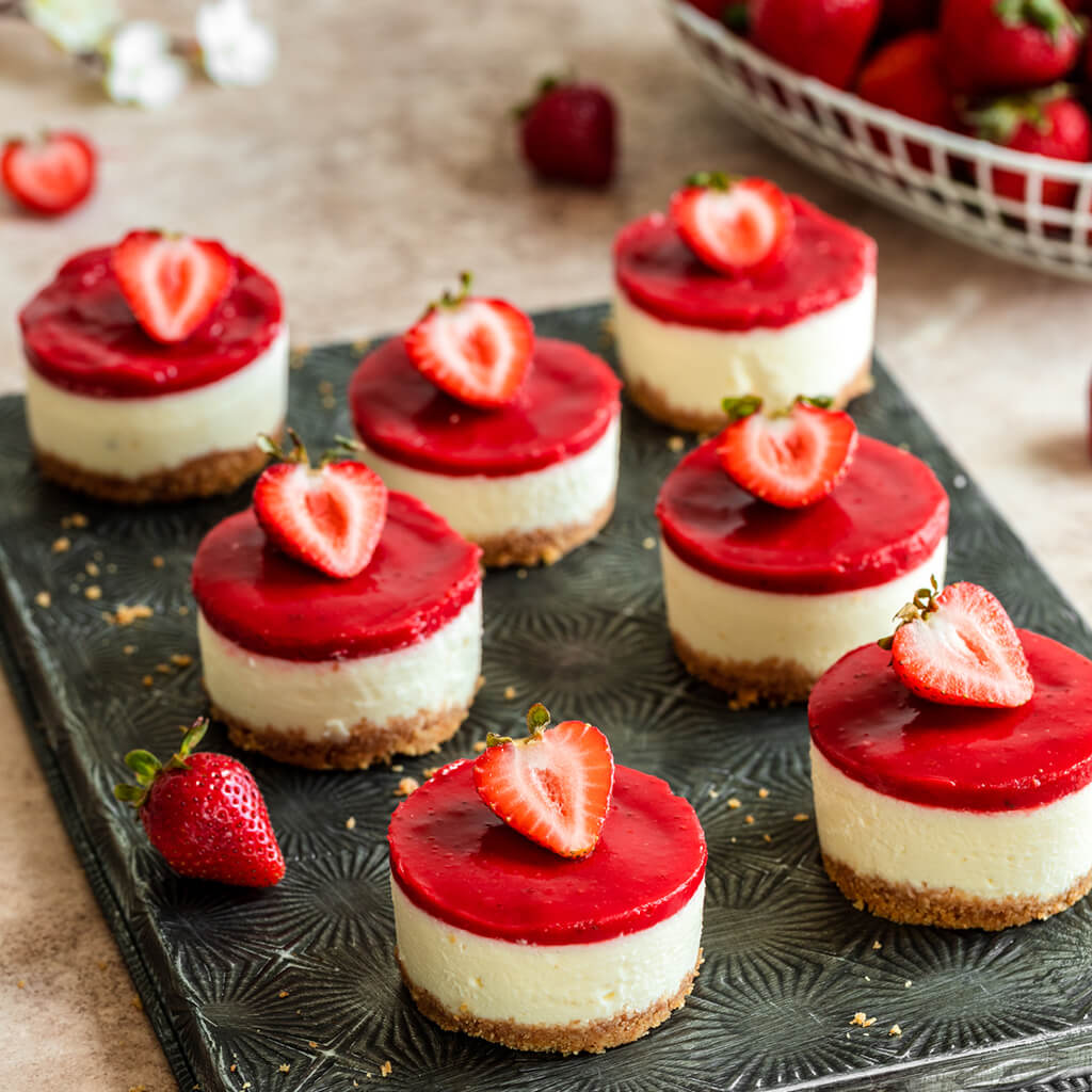 Porsiyonluk Meyve Soslu Mini Cheesecake